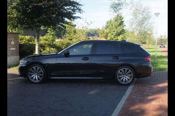 BMW 3 Serie Touring 318i Business Edition Plus | Trekhaak | Camera  | LED-Laser | Sfeerverlichting | Apple Carplay | NL-Auto |