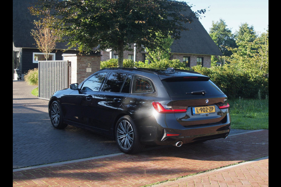 BMW 3 Serie Touring 318i Business Edition Plus | Trekhaak | Camera  | LED-Laser | Sfeerverlichting | Apple Carplay | NL-Auto |