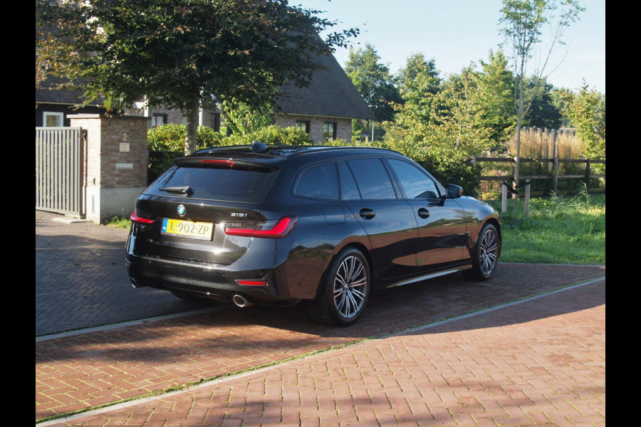 BMW 3 Serie Touring 318i Business Edition Plus | Trekhaak | Camera  | LED-Laser | Sfeerverlichting | Apple Carplay | NL-Auto |