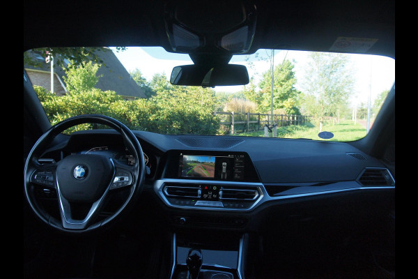 BMW 3 Serie Touring 318i Business Edition Plus | Trekhaak | Camera  | LED-Laser | Sfeerverlichting | Apple Carplay | NL-Auto |