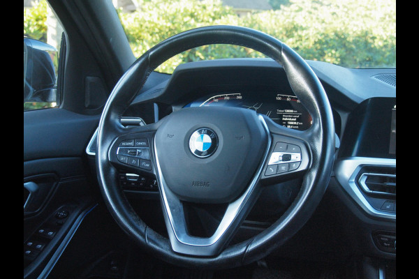 BMW 3 Serie Touring 318i Business Edition Plus | Trekhaak | Camera  | LED-Laser | Sfeerverlichting | Apple Carplay | NL-Auto |