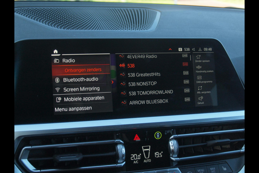 BMW 3 Serie Touring 318i Business Edition Plus | Trekhaak | Camera  | LED-Laser | Sfeerverlichting | Apple Carplay | NL-Auto |