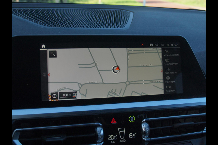 BMW 3 Serie Touring 318i Business Edition Plus | Trekhaak | Camera  | LED-Laser | Sfeerverlichting | Apple Carplay | NL-Auto |