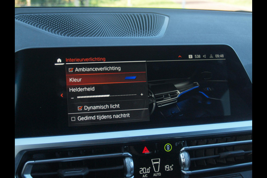 BMW 3 Serie Touring 318i Business Edition Plus | Trekhaak | Camera  | LED-Laser | Sfeerverlichting | Apple Carplay | NL-Auto |