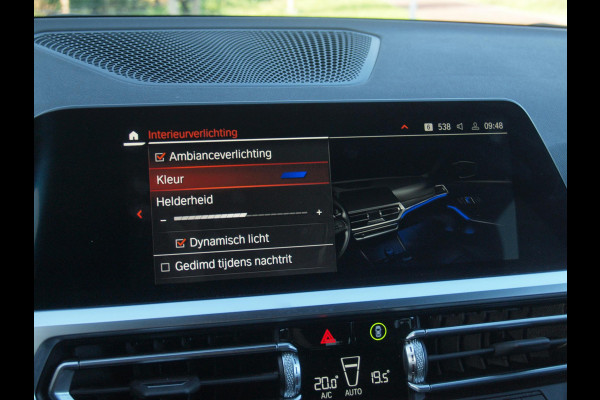 BMW 3 Serie Touring 318i Business Edition Plus | Trekhaak | Camera  | LED-Laser | Sfeerverlichting | Apple Carplay | NL-Auto |
