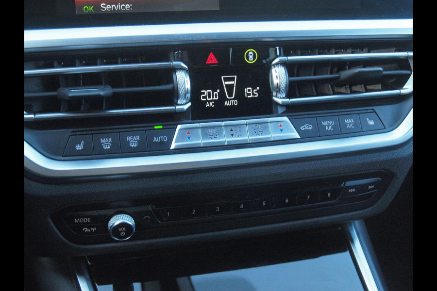 BMW 3 Serie Touring 318i Business Edition Plus | Trekhaak | Camera  | LED-Laser | Sfeerverlichting | Apple Carplay | NL-Auto |