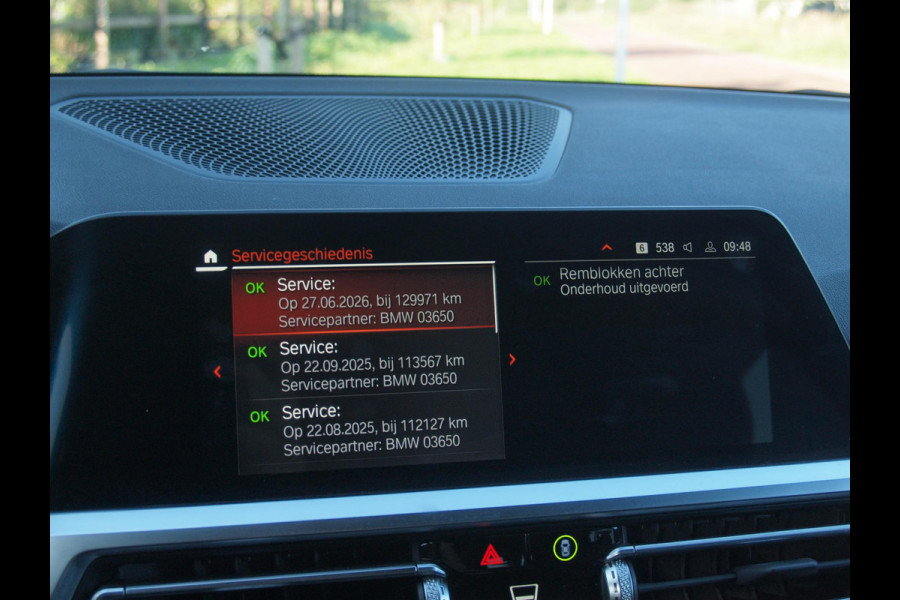 BMW 3 Serie Touring 318i Business Edition Plus | Trekhaak | Camera  | LED-Laser | Sfeerverlichting | Apple Carplay | NL-Auto |