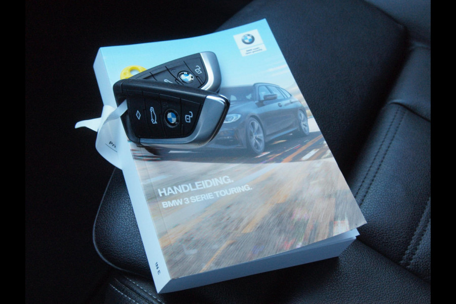 BMW 3 Serie Touring 318i Business Edition Plus | Trekhaak | Camera  | LED-Laser | Sfeerverlichting | Apple Carplay | NL-Auto |
