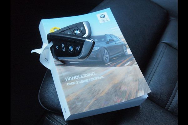 BMW 3 Serie Touring 318i Business Edition Plus | Trekhaak | Camera  | LED-Laser | Sfeerverlichting | Apple Carplay | NL-Auto |