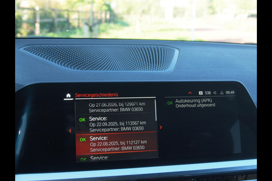 BMW 3 Serie Touring 318i Business Edition Plus | Trekhaak | Camera  | LED-Laser | Sfeerverlichting | Apple Carplay | NL-Auto |