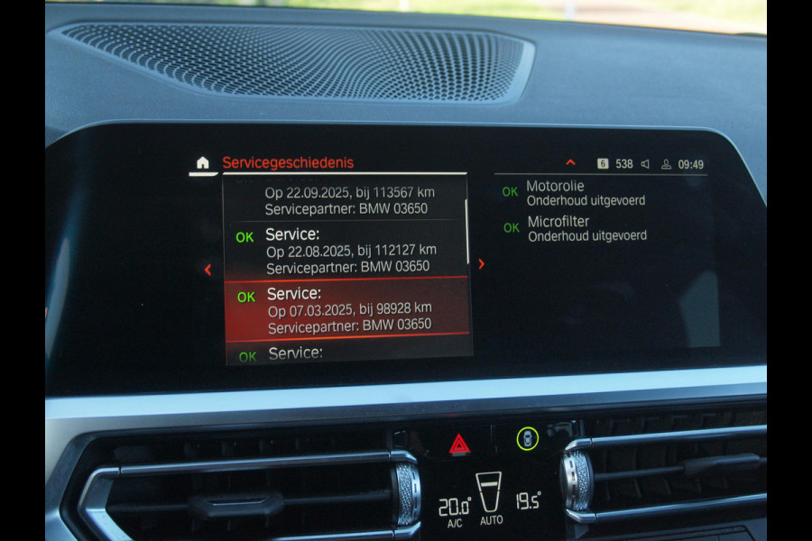 BMW 3 Serie Touring 318i Business Edition Plus | Trekhaak | Camera  | LED-Laser | Sfeerverlichting | Apple Carplay | NL-Auto |