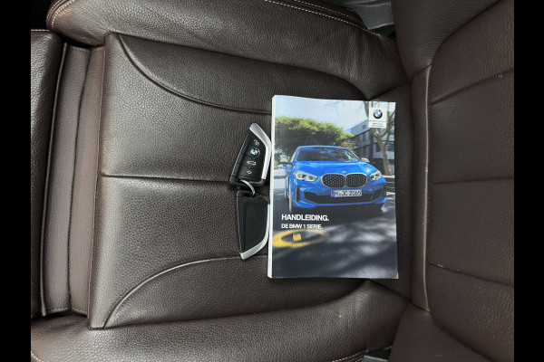 BMW 1-serie 118i M-Sport-Styling High Executive Edition (INCL-BTW) Aut.*PANO | FULL-LED | DIGI-COCKPIT | HIFI-SOUND | CAMERA | HEATED-SPORTSEATS | NAVI-FULLMAP | AMBIENTLIGHT | PRIVACY-GLASS | ECC | CARBON-INLAY | PDC | CRUISE | DAB | 18"ALU*