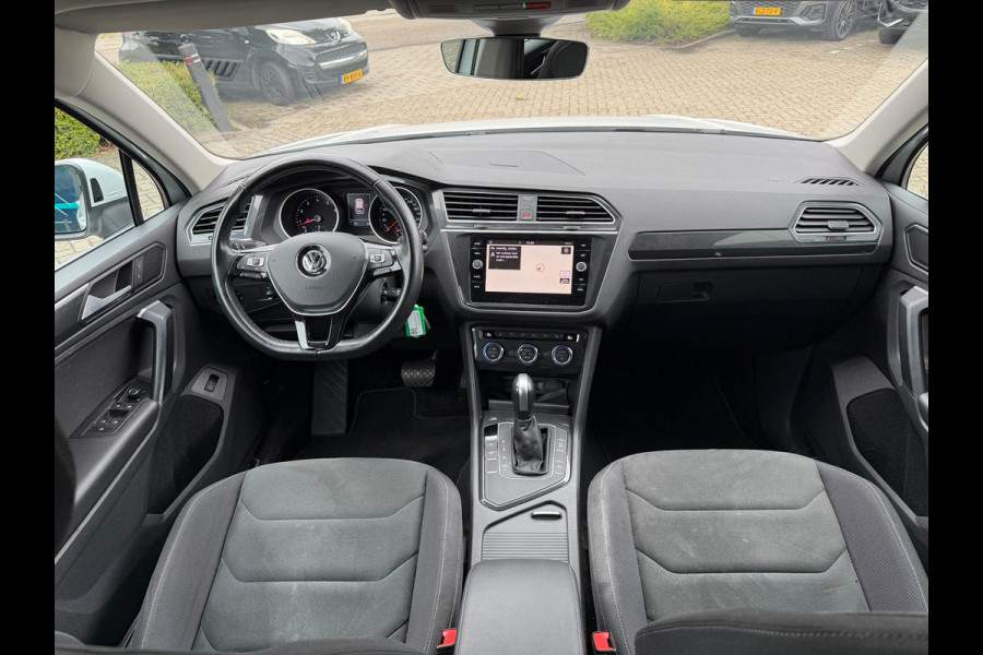 Volkswagen Tiguan 1.5 TSI ACT R-LINE AUTOMAAT Trekhaak Head UP display Navigatie Automatische Airco LMV Adaptief Cruise control