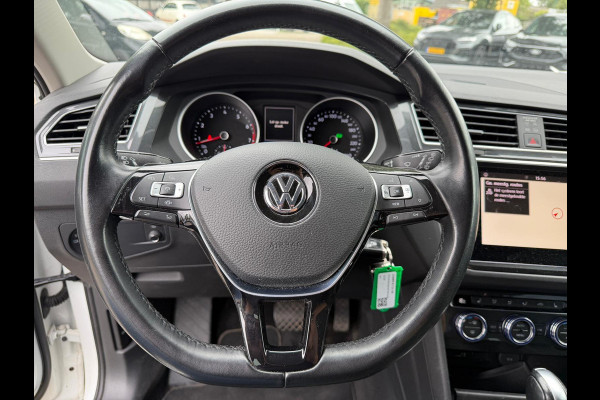 Volkswagen Tiguan 1.5 TSI ACT R-LINE AUTOMAAT Trekhaak Head UP display Navigatie Automatische Airco LMV Adaptief Cruise control