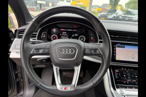 Audi Q7 55 TFSI e quattro Pro Line S Panoramadak Luchtvering 21 inch velgen Bang en Olufsen 3D Zwarte hemel Trekhaak Camera Sportstoelen Deels leder