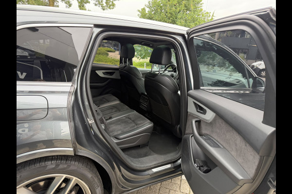 Audi Q7 55 TFSI e quattro Pro Line S Panoramadak Luchtvering 21 inch velgen Bang en Olufsen 3D Zwarte hemel Trekhaak Camera Sportstoelen Deels leder