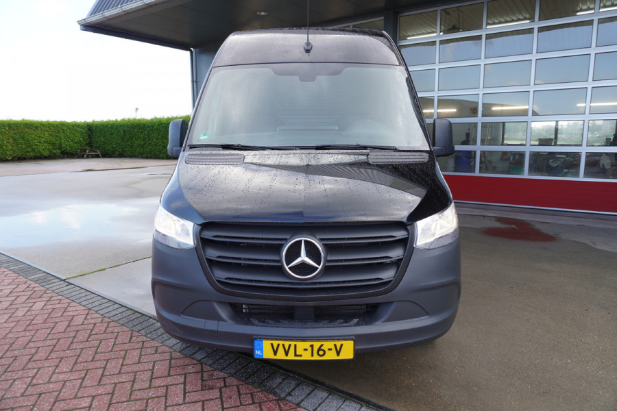 Mercedes-Benz Sprinter 317 CDI 170pk L3H2 RWD 3500kg Automaat Trekhaak met oprijschans/ NR. V094 | Omvormer  /Elekr.Dakventilator / Geveerde stoel