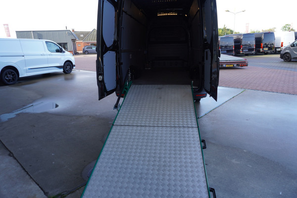 Mercedes-Benz Sprinter 317 CDI 170pk L3H2 RWD 3500kg Automaat Trekhaak met oprijschans/ NR. V094 | Omvormer  /Elekr.Dakventilator / Geveerde stoel