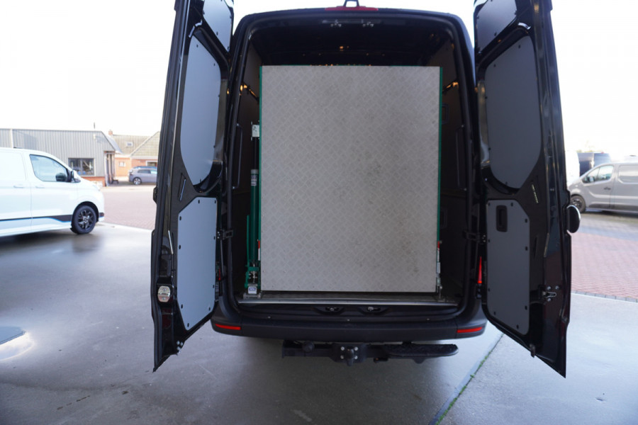 Mercedes-Benz Sprinter 317 CDI 170pk L3H2 RWD 3500kg Automaat Trekhaak met oprijschans/ NR. V094 | Omvormer  /Elekr.Dakventilator / Geveerde stoel