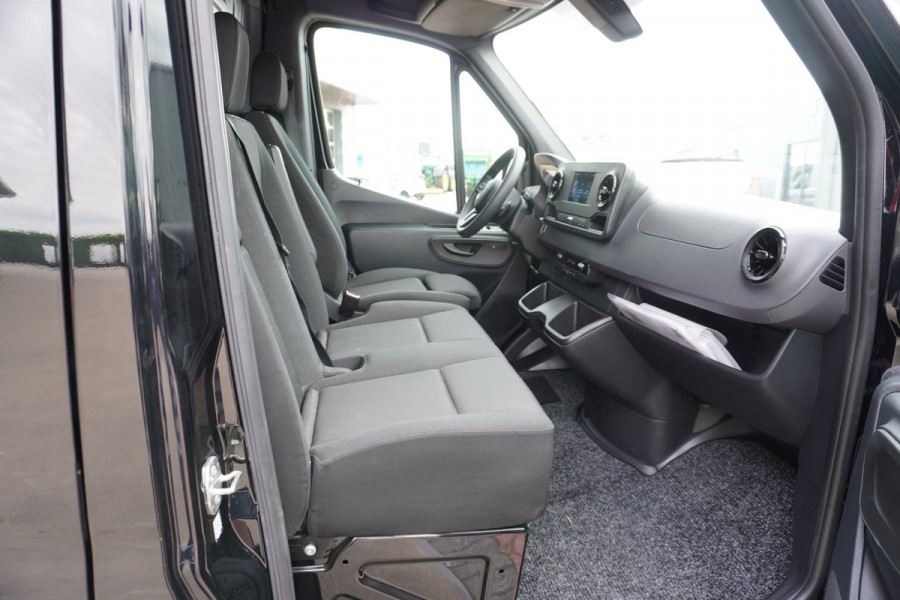 Mercedes-Benz Sprinter 317 CDI 170pk L3H2 RWD 3500kg Automaat Trekhaak met oprijschans/ NR. V094 | Omvormer  /Elekr.Dakventilator / Geveerde stoel