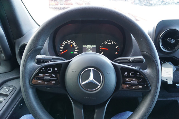 Mercedes-Benz Sprinter 317 CDI 170pk L3H2 RWD 3500kg Automaat Trekhaak met oprijschans/ NR. V094 | Omvormer  /Elekr.Dakventilator / Geveerde stoel