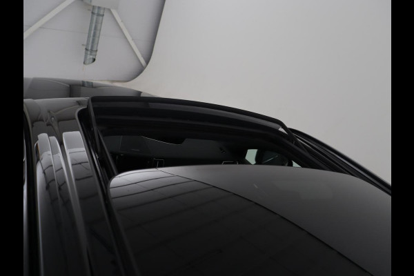 Volvo XC60 2.0 B5 R-Design | Trekhaak | Pano-Dak | LED | Harman Kardon Sound | 360 Camera