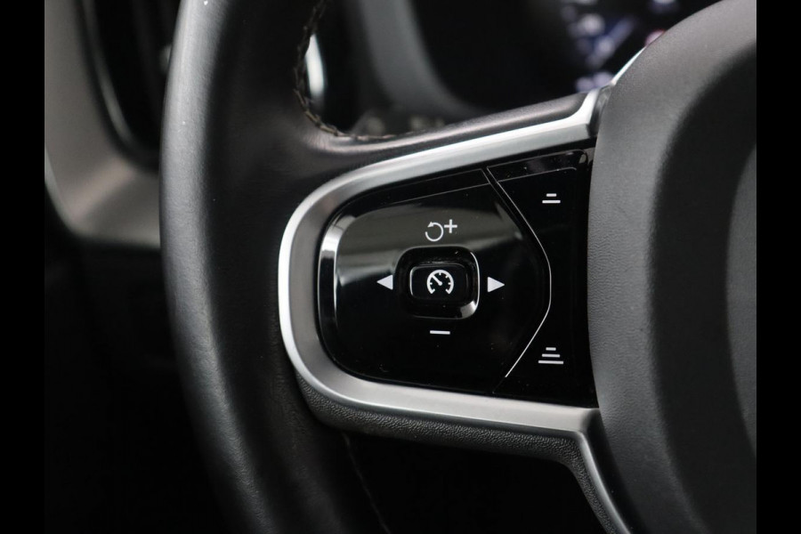 Volvo XC60 2.0 B5 R-Design | Trekhaak | Pano-Dak | LED | Harman Kardon Sound | 360 Camera