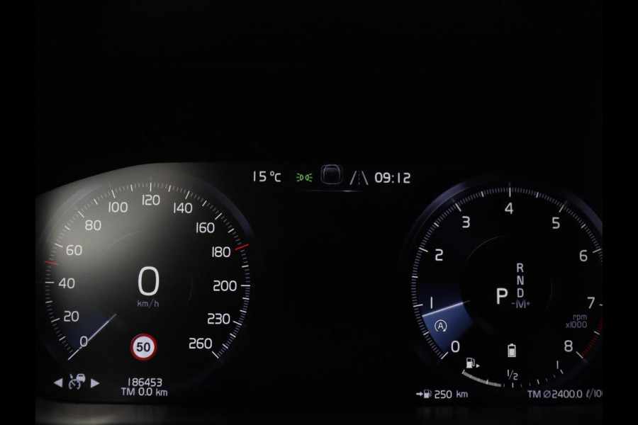 Volvo XC60 2.0 B5 R-Design | Trekhaak | Pano-Dak | LED | Harman Kardon Sound | 360 Camera
