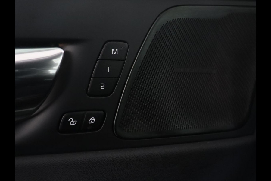 Volvo XC60 2.0 B5 R-Design | Trekhaak | Pano-Dak | LED | Harman Kardon Sound | 360 Camera