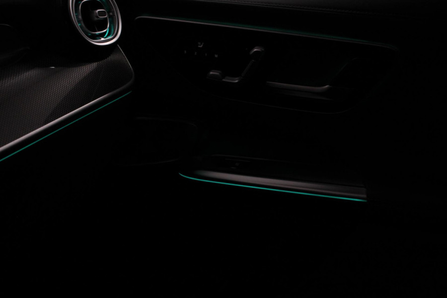Mercedes-Benz GLC 400e 4MATIC AMG Line PHEV  Navigatie Panorama dak Lederen bekleding Camera Electrisch bedienbare achterklep Trekhaak Adaptive cruise control