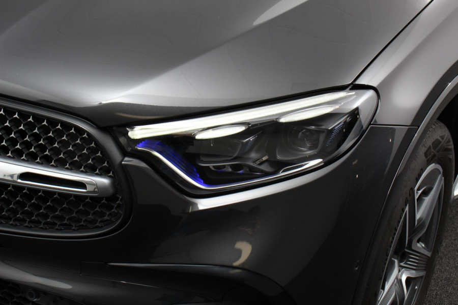 Mercedes-Benz GLC 400e 4MATIC AMG Line PHEV  Navigatie Panorama dak Lederen bekleding Camera Electrisch bedienbare achterklep Trekhaak Adaptive cruise control