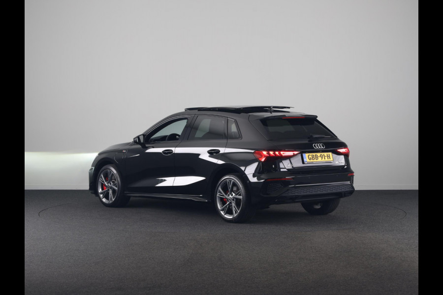 Audi A3 Sportback 45 TFSI e S-Line Competition 245 pk Plug in Hybrid  | Panoramadak | Parkeersensoren (Park assist) | Achteruitrijcamera | | Verlengde garantie | Navigatie