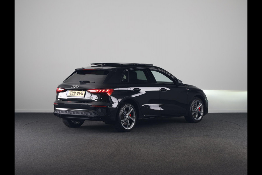 Audi A3 Sportback 45 TFSI e S-Line Competition 245 pk Plug in Hybrid  | Panoramadak | Parkeersensoren (Park assist) | Achteruitrijcamera | | Verlengde garantie | Navigatie
