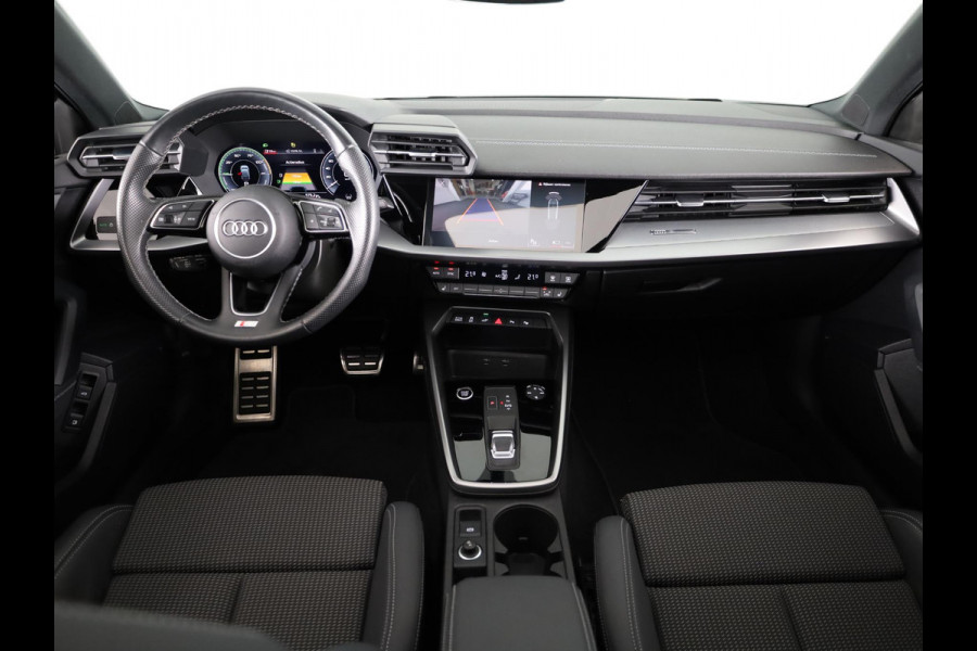 Audi A3 Sportback 45 TFSI e S-Line Competition 245 pk Plug in Hybrid  | Panoramadak | Parkeersensoren (Park assist) | Achteruitrijcamera | | Verlengde garantie | Navigatie