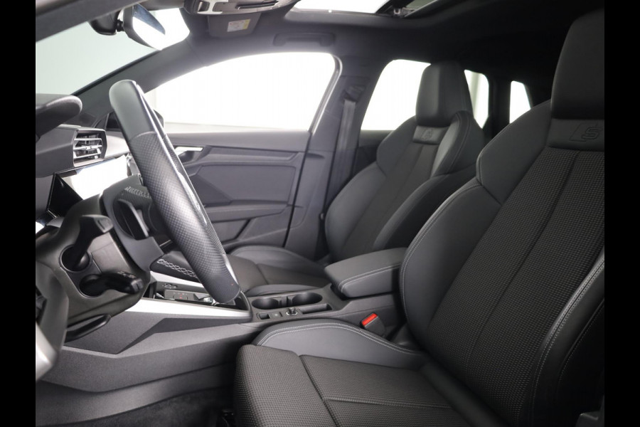 Audi A3 Sportback 45 TFSI e S-Line Competition 245 pk Plug in Hybrid  | Panoramadak | Parkeersensoren (Park assist) | Achteruitrijcamera | | Verlengde garantie | Navigatie