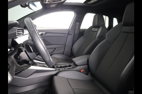Audi A3 Sportback 45 TFSI e S-Line Competition 245 pk Plug in Hybrid  | Panoramadak | Parkeersensoren (Park assist) | Achteruitrijcamera | | Verlengde garantie | Navigatie