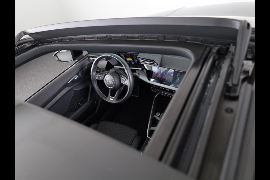 Audi A3 Sportback 45 TFSI e S-Line Competition 245 pk Plug in Hybrid  | Panoramadak | Parkeersensoren (Park assist) | Achteruitrijcamera | | Verlengde garantie | Navigatie