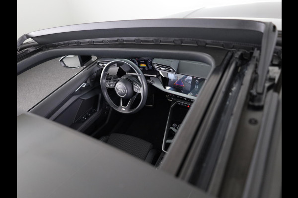 Audi A3 Sportback 45 TFSI e S-Line Competition 245 pk Plug in Hybrid  | Panoramadak | Parkeersensoren (Park assist) | Achteruitrijcamera | | Verlengde garantie | Navigatie