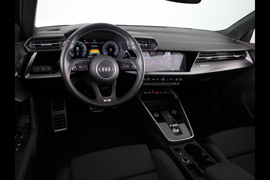 Audi A3 Sportback 45 TFSI e S-Line Competition 245 pk Plug in Hybrid  | Panoramadak | Parkeersensoren (Park assist) | Achteruitrijcamera | | Verlengde garantie | Navigatie