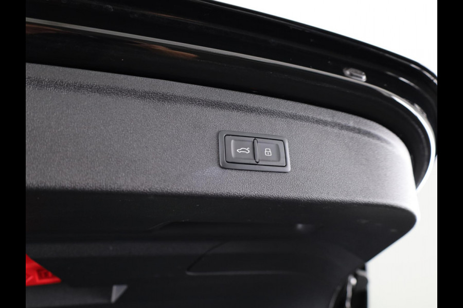 Audi A3 Sportback 45 TFSI e S-Line Competition 245 pk Plug in Hybrid  | Panoramadak | Parkeersensoren (Park assist) | Achteruitrijcamera | | Verlengde garantie | Navigatie