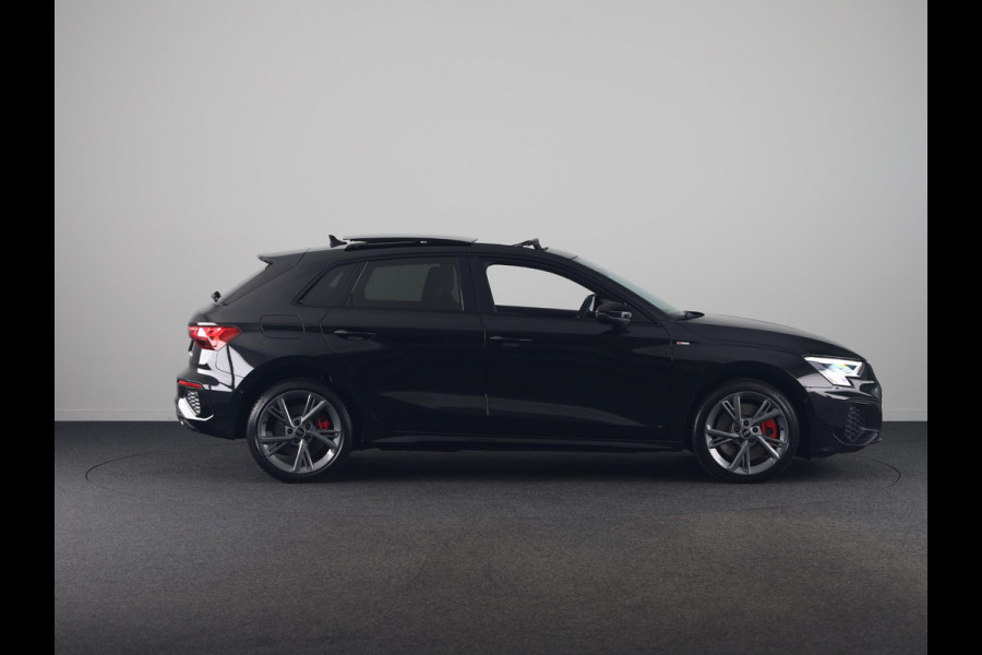 Audi A3 Sportback 45 TFSI e S-Line Competition 245 pk Plug in Hybrid  | Panoramadak | Parkeersensoren (Park assist) | Achteruitrijcamera | | Verlengde garantie | Navigatie