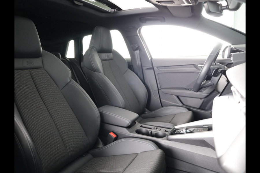 Audi A3 Sportback 45 TFSI e S-Line Competition 245 pk Plug in Hybrid  | Panoramadak | Parkeersensoren (Park assist) | Achteruitrijcamera | | Verlengde garantie | Navigatie