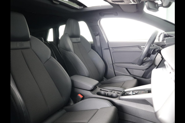 Audi A3 Sportback 45 TFSI e S-Line Competition 245 pk Plug in Hybrid  | Panoramadak | Parkeersensoren (Park assist) | Achteruitrijcamera | | Verlengde garantie | Navigatie