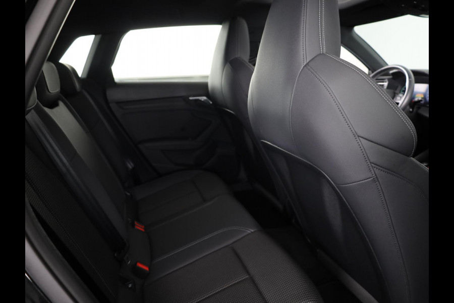 Audi A3 Sportback 45 TFSI e S-Line Competition 245 pk Plug in Hybrid  | Panoramadak | Parkeersensoren (Park assist) | Achteruitrijcamera | | Verlengde garantie | Navigatie