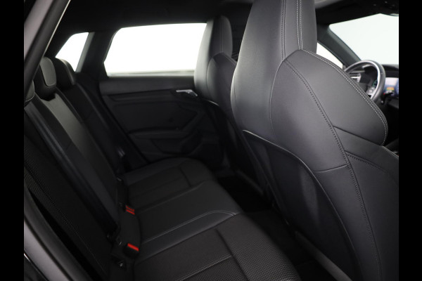 Audi A3 Sportback 45 TFSI e S-Line Competition 245 pk Plug in Hybrid  | Panoramadak | Parkeersensoren (Park assist) | Achteruitrijcamera | | Verlengde garantie | Navigatie