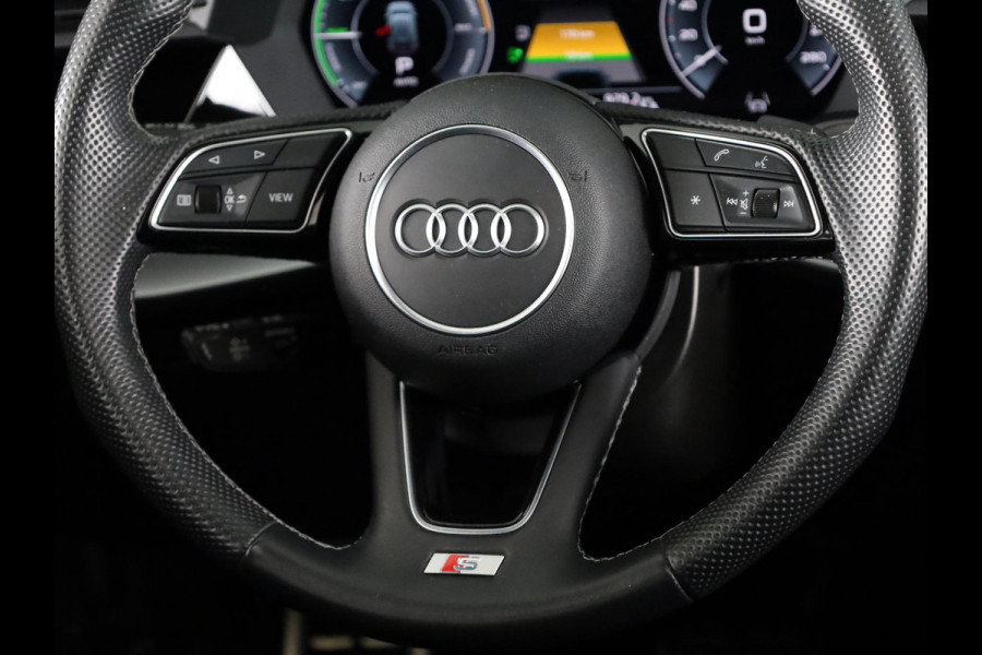 Audi A3 Sportback 45 TFSI e S-Line Competition 245 pk Plug in Hybrid  | Panoramadak | Parkeersensoren (Park assist) | Achteruitrijcamera | | Verlengde garantie | Navigatie