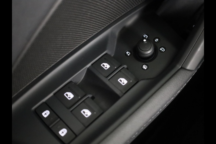 Audi A3 Sportback 45 TFSI e S-Line Competition 245 pk Plug in Hybrid  | Panoramadak | Parkeersensoren (Park assist) | Achteruitrijcamera | | Verlengde garantie | Navigatie