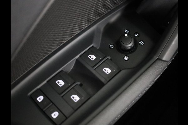Audi A3 Sportback 45 TFSI e S-Line Competition 245 pk Plug in Hybrid  | Panoramadak | Parkeersensoren (Park assist) | Achteruitrijcamera | | Verlengde garantie | Navigatie