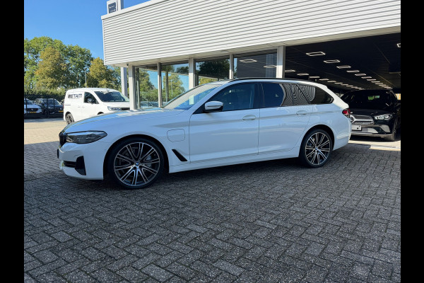 BMW 5 Serie Touring 530e xDrive Executive / Navi / Climate / Camera / Panormadak / Leder / 20"breedset
