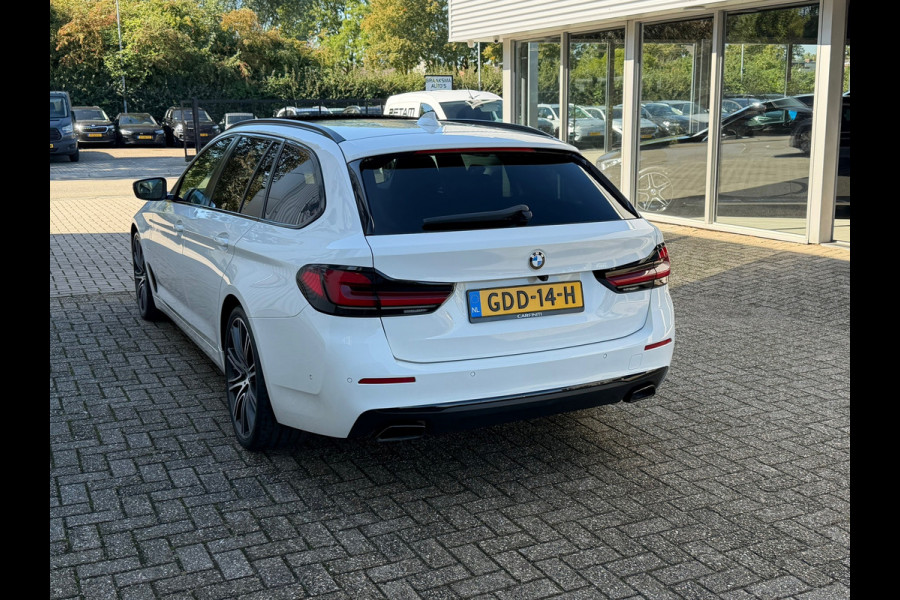 BMW 5 Serie Touring 530e xDrive Executive / Navi / Climate / Camera / Panormadak / Leder / 20"breedset